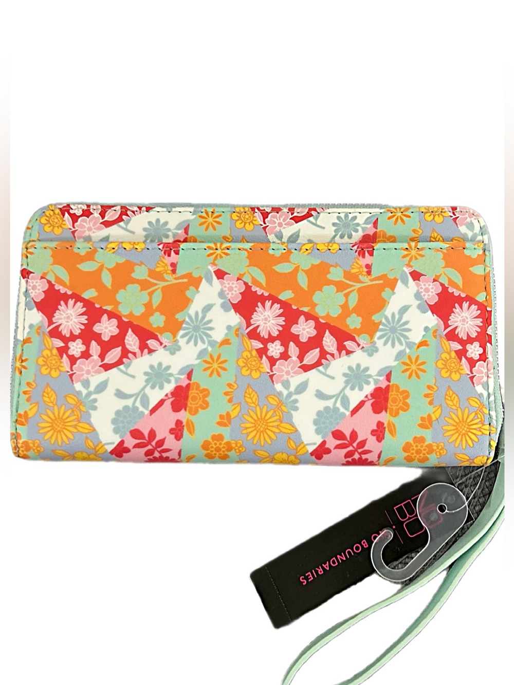 Flower Power Patchwork Zip Around Wristlet 🌸 - Picture 4 of 13